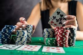 Tampilan kategori Live Casino hstoto menampilkan berbagai meja live-dealer dengan nama dealer, batas taruhan, dan status pemain